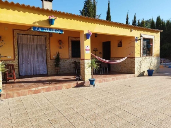 Imagen 2 de Preciosa  casa con parcela y piscina en la Puebla de los Infantes!!! TIENE ESCRITURAS