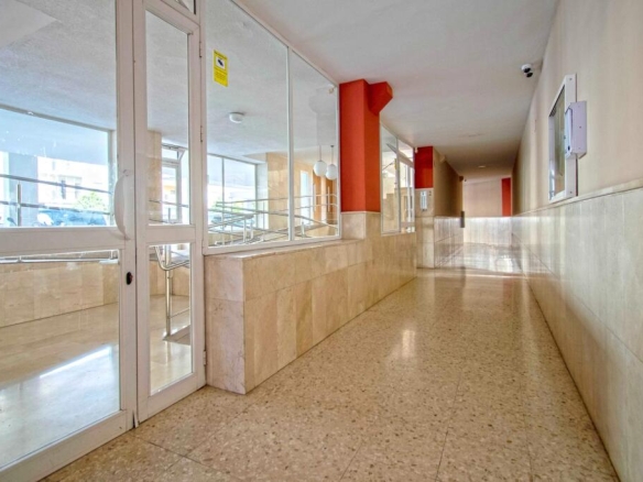 Imagen 2 de PISO EN VENTA EN AVDA RAMÓN Y CAJAL