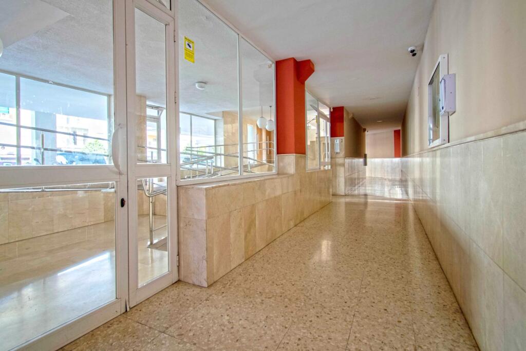 Imagen 2 de PISO EN VENTA EN AVDA RAMÓN Y CAJAL Imagen 2 de PISO EN VENTA EN AVDA RAMÓN Y CAJAL