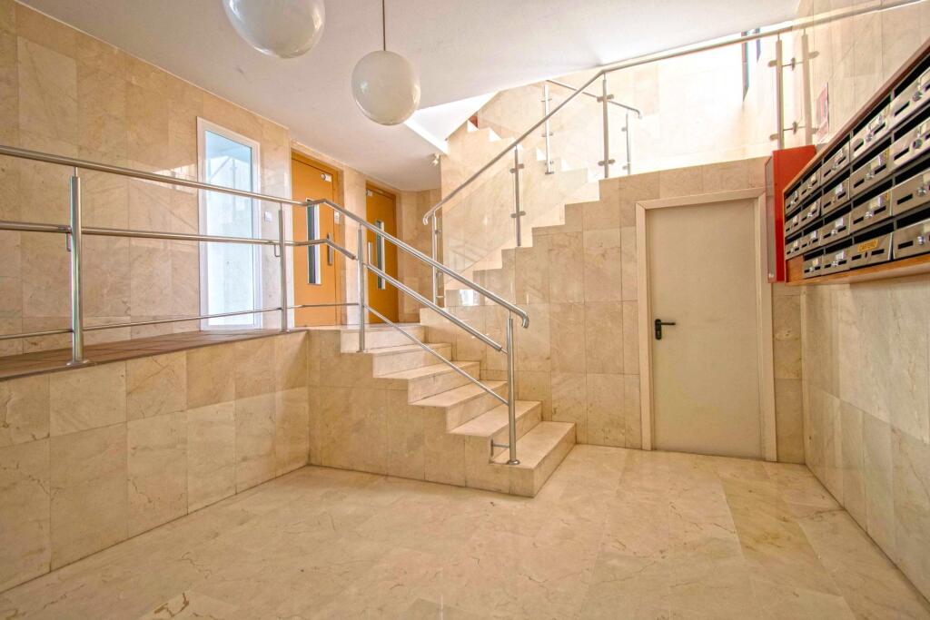 Imagen 3 de PISO EN VENTA EN AVDA RAMÓN Y CAJAL Imagen 3 de PISO EN VENTA EN AVDA RAMÓN Y CAJAL