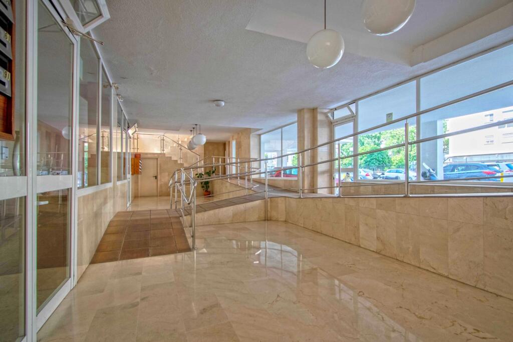 Imagen 4 de PISO EN VENTA EN AVDA RAMÓN Y CAJAL Imagen 4 de PISO EN VENTA EN AVDA RAMÓN Y CAJAL