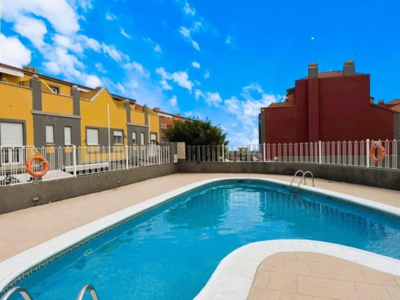 Imagen 2 de Adosado con vistas al mar y la montaña en Llano del Camello