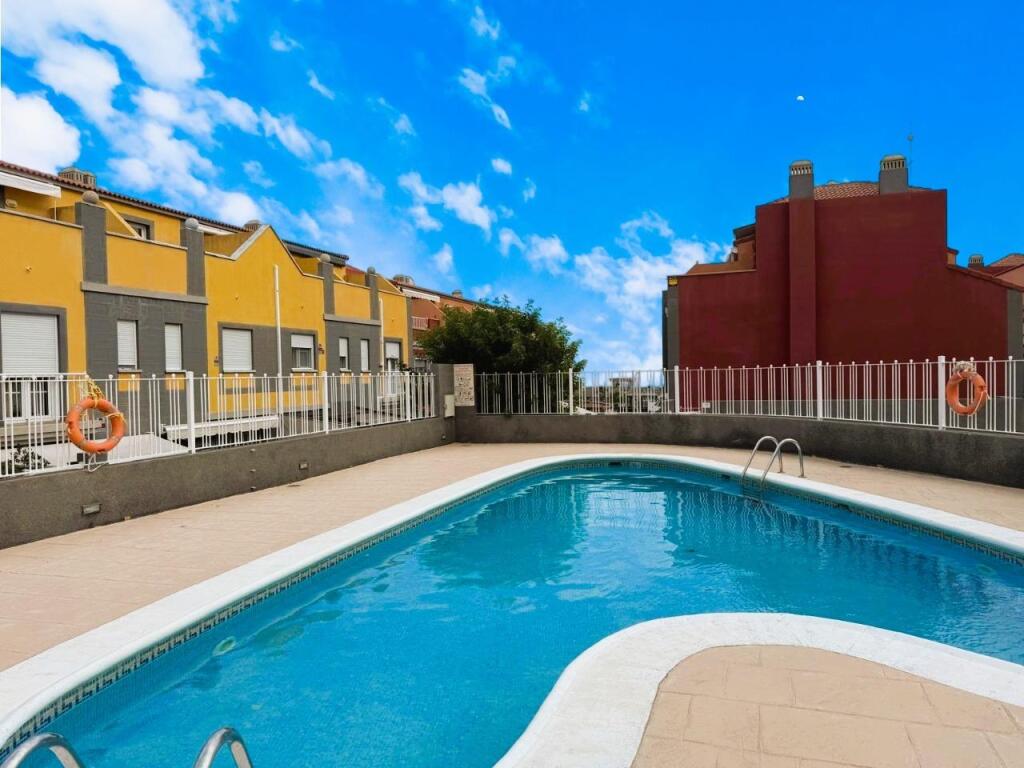 Imagen 2 de Adosado con vistas al mar y la montaña en Llano del Camello