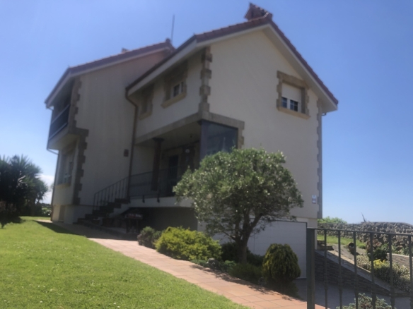 Imagen 1 de Casa-Chalet en Venta en Santander Cantabria CUETO