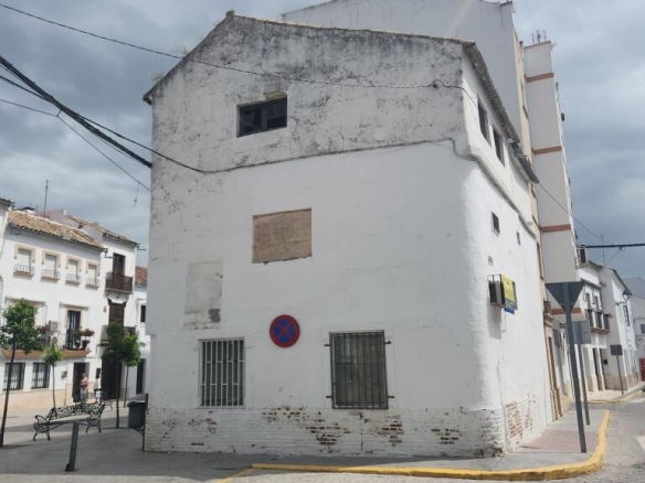 muy cerca del Palacio de Benamejí!!