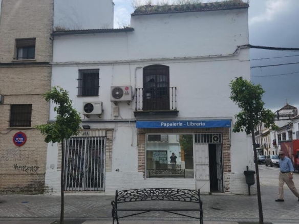 muy cerca del Palacio de Benamejí!!