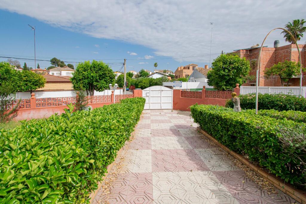 Imagen 2 de Espectacular chalet independiente en Alcalá de Guadaíra Imagen 2 de Espectacular chalet independiente en Alcalá de Guadaíra