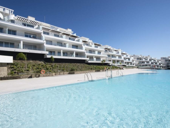 Imagen 1 de Adosada en Venta en Estepona Málaga - El Club del Propietario Imagen 1 de Adosada en Venta en Estepona Málaga