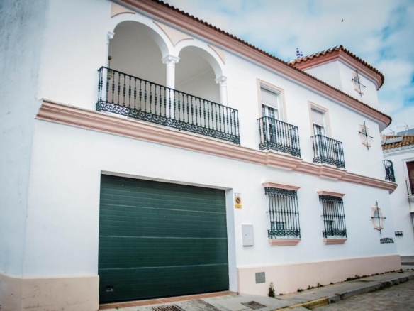 Imagen 2 de Elegancia y luz en el corazón de Moguer