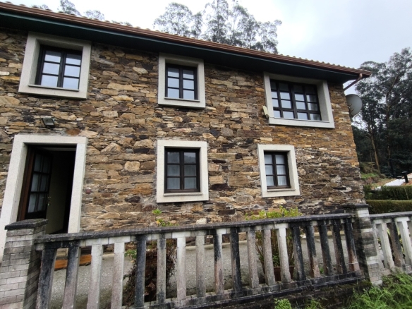 Imagen 1 de Casa-Chalet en Venta en Fontefria (Esteiro) La Coruña