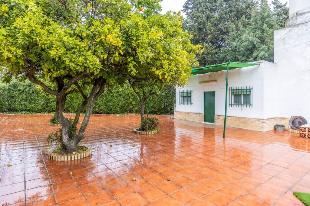 Imagen 2 de Gran chalet de estilo clásico en Urbanización Santiago Apóstol!!! Imagen 2 de Gran chalet de estilo clásico en Urbanización Santiago Apóstol!!!