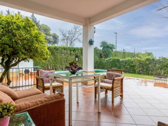 Imagen 3 de Gran chalet de estilo clásico en Urbanización Santiago Apóstol!!!