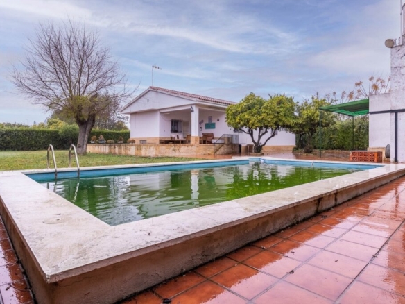 Imagen 4 de Gran chalet de estilo clásico en Urbanización Santiago Apóstol!!!