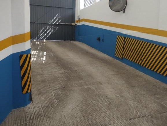 Imagen 2 de Fantástica plaza de parking para moto junto a la Avenida de las Ciencias!!