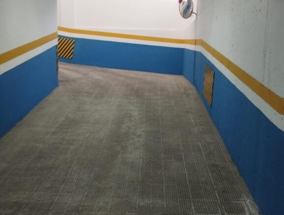 Imagen 3 de Fantástica plaza de parking para moto junto a la Avenida de las Ciencias!!