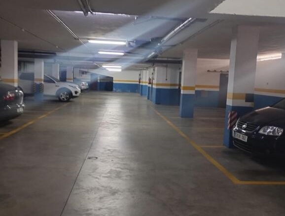 Imagen 1 de Fantástica plaza de parking para moto junto a la Avenida de las Ciencias!!