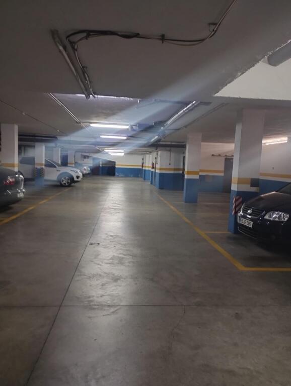 Imagen 1 de Fantástica plaza de parking para moto junto a la Avenida de las Ciencias!!