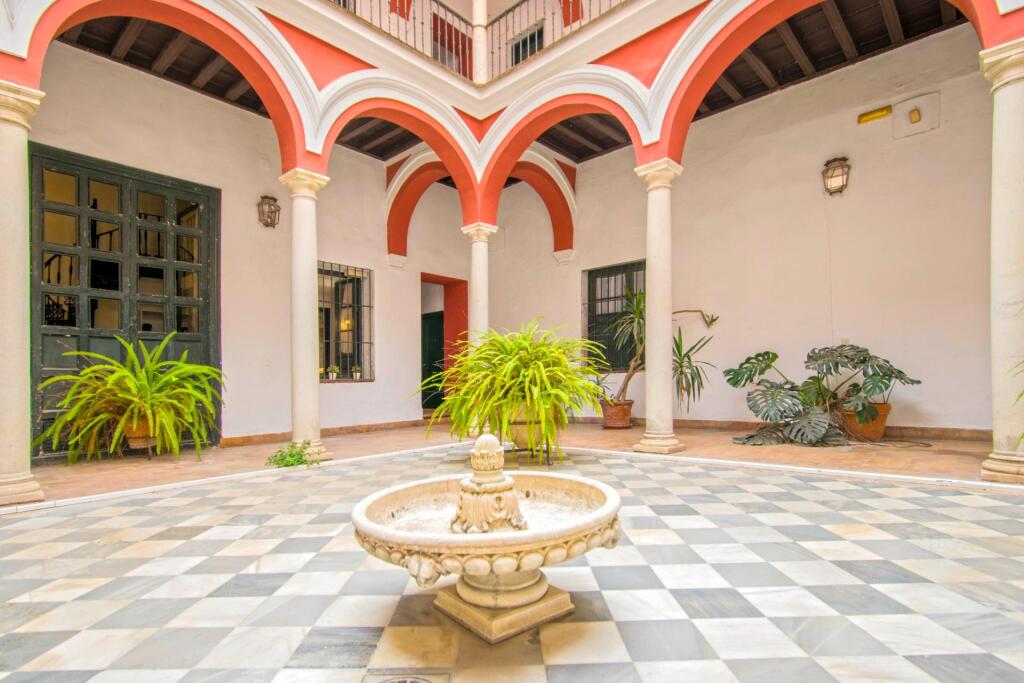 Imagen 2 de Precioso apartamento tipo dúplex junto a la Plaza del Salvador!!! Imagen 2 de Precioso apartamento tipo dúplex junto a la Plaza del Salvador!!!