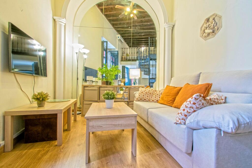 Imagen 3 de Precioso apartamento tipo dúplex junto a la Plaza del Salvador!!! Imagen 3 de Precioso apartamento tipo dúplex junto a la Plaza del Salvador!!!