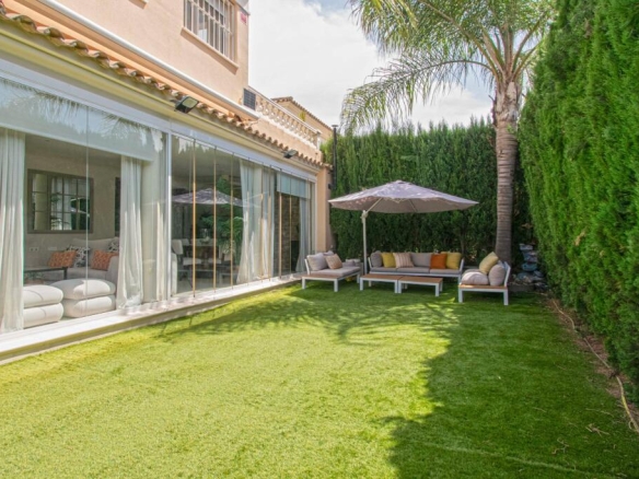 Imagen 1 de ESPECTACULAR CHALET EN OLIVAR DE QUINTOS - El Club del Propietario Imagen 1 de ESPECTACULAR CHALET EN OLIVAR DE QUINTOS