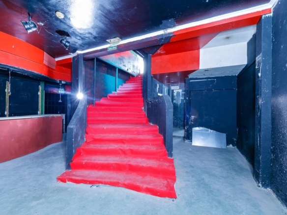 Imagen 2 de Oportunidad Única! Amplio Local Comercial en el Corazón de Vigo.