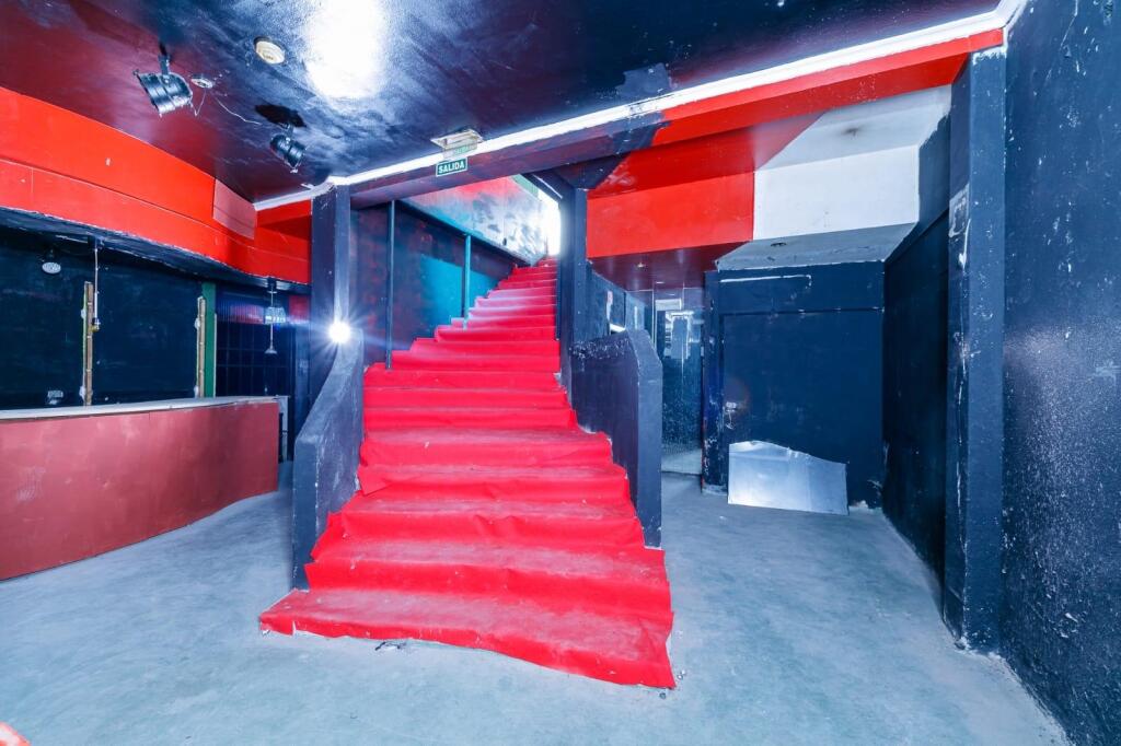 Imagen 2 de Oportunidad Única! Amplio Local Comercial en el Corazón de Vigo.