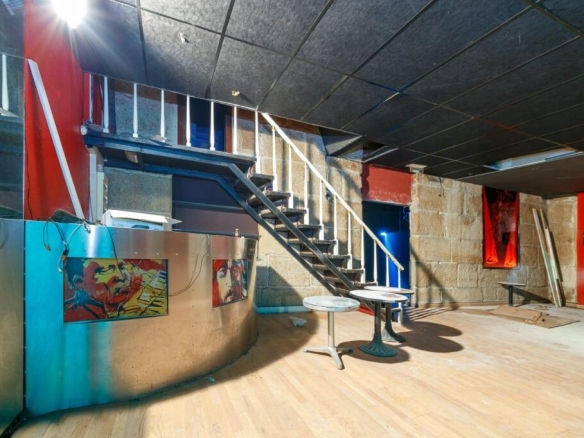 Imagen 4 de Oportunidad Única! Amplio Local Comercial en el Corazón de Vigo.