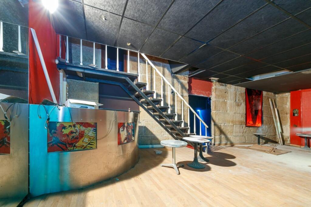 Imagen 4 de Oportunidad Única! Amplio Local Comercial en el Corazón de Vigo.