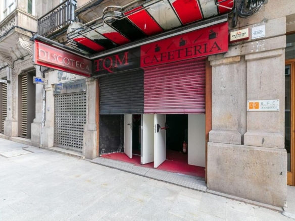 Imagen 1 de Oportunidad Única! Amplio Local Comercial en el Corazón de Vigo.