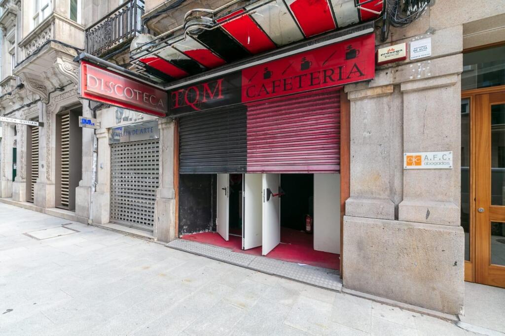 Imagen 1 de Oportunidad Única! Amplio Local Comercial en el Corazón de Vigo.