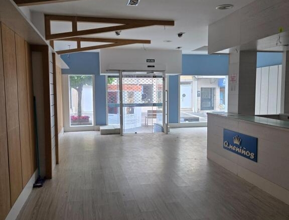 Imagen 4 de Amplio Local Comercial en el Corazón de O Grove