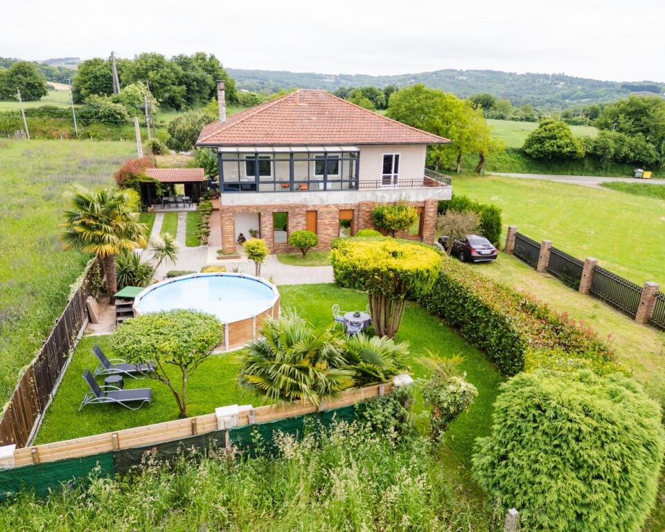 Imagen 2 de Chalet de Élite con Piscina Privada en la Zona Más Exclusiva de Lalín Imagen 2 de Chalet de Élite con Piscina Privada en la Zona Más Exclusiva de Lalín