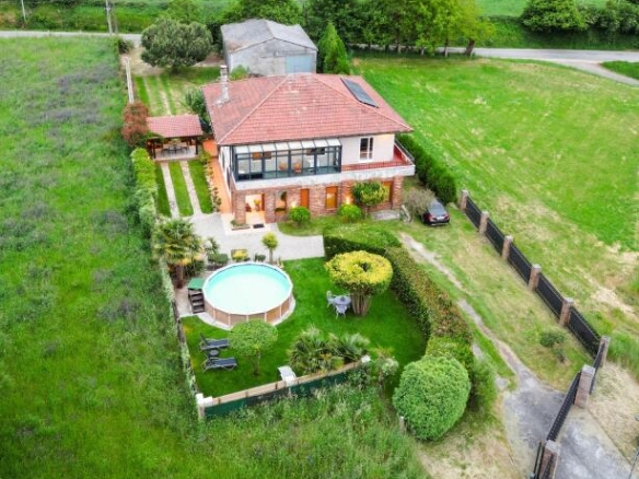 Imagen 3 de Chalet de Élite con Piscina Privada en la Zona Más Exclusiva de Lalín