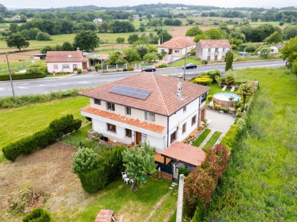 Imagen 4 de Chalet de Élite con Piscina Privada en la Zona Más Exclusiva de Lalín