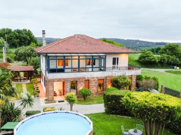 Imagen 1 de Chalet de Élite con Piscina Privada en la Zona Más Exclusiva de Lalín