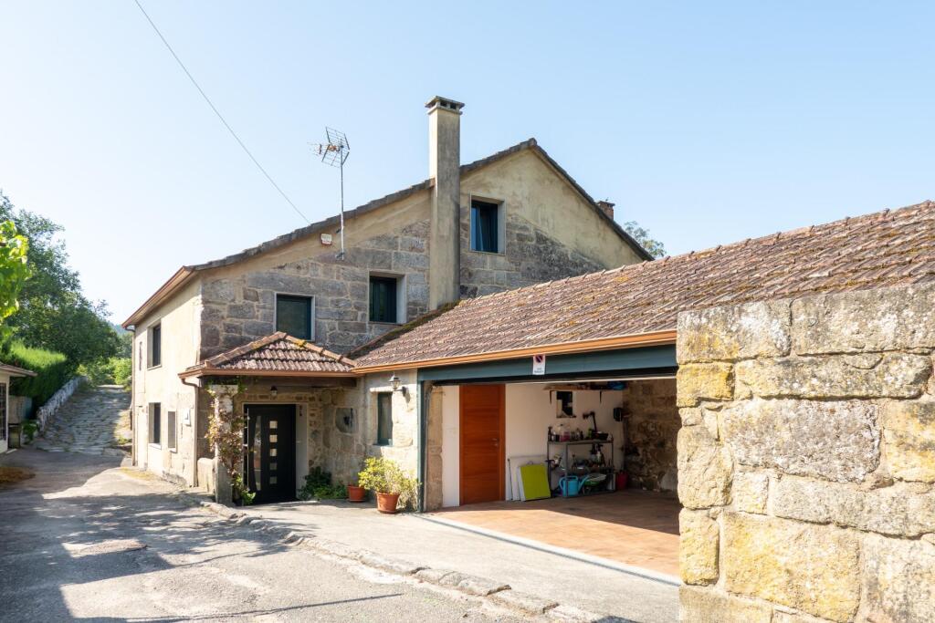 Imagen 2 de Casa de piedra reformada con jardín frente al puente romano de Cernadela (Mondariz)