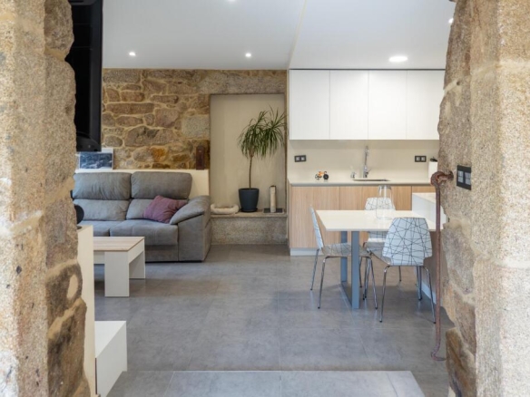 Imagen 4 de Casa de piedra reformada con jardín frente al puente romano de Cernadela (Mondariz)