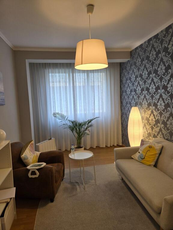 Imagen 1 de O GROVE CENTRO (CALLE CASTELAO): Espacio Premium de 93m² - Oficina de Lujo o Vivienda de Ensueño