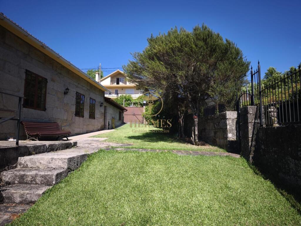 con finca de 1800 m2 en Mondariz con finca de 1800 m2 en Mondariz