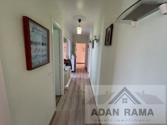 de 81m2 con 3 dormitorios y 1 baño con plaza de garaje