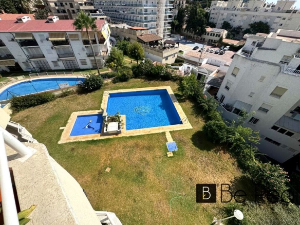 Imagen 3 de ATICO DE 2 DORMITORIOS CON VISTAS AL MAR EN LA CARIHUELA