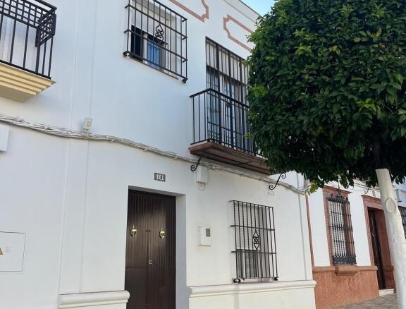 Imagen 1 de Magnífica casa de pueblo en el centro de Carrión de los Céspedes!!!