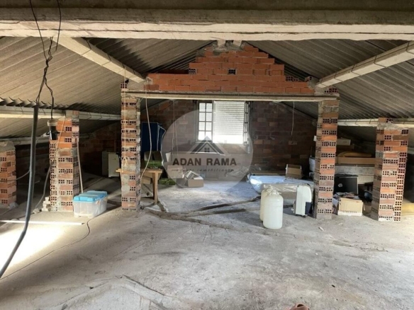 de 169m2 con 3 dormitorios y 1 baño con plaza de garaje