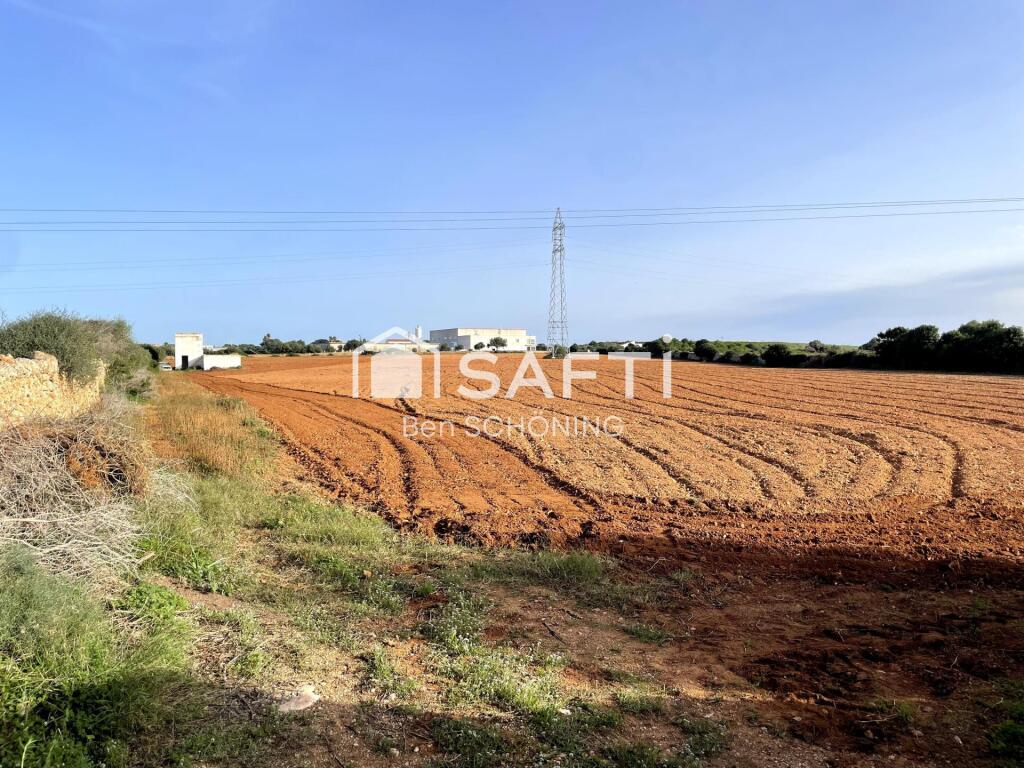 Imagen 2 de Terreno rustico de 3 hectáreas con pozo propio y aljibe en el sur de Ciutadella
