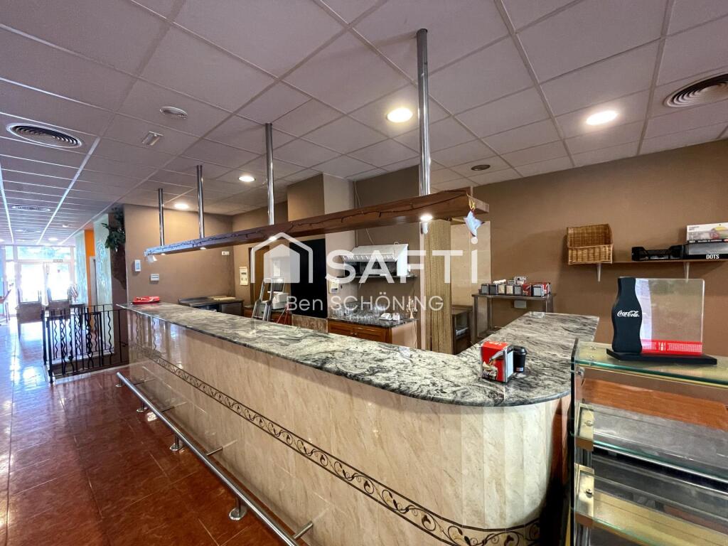 Imagen 4 de Amplio local comercial de casi 600 m² en frente de futuros juzgados y nuevo centro de salud en Ciutadella.