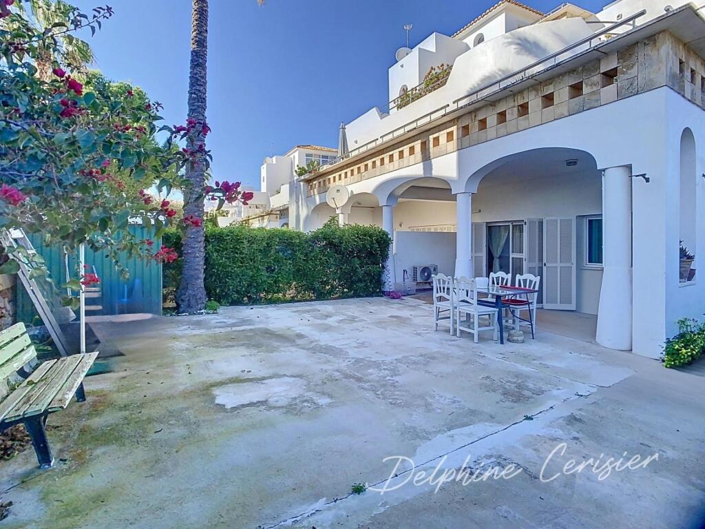 Imagen 4 de Planta baja en Cala Egos con amplia terraza privada y al lado de la playa