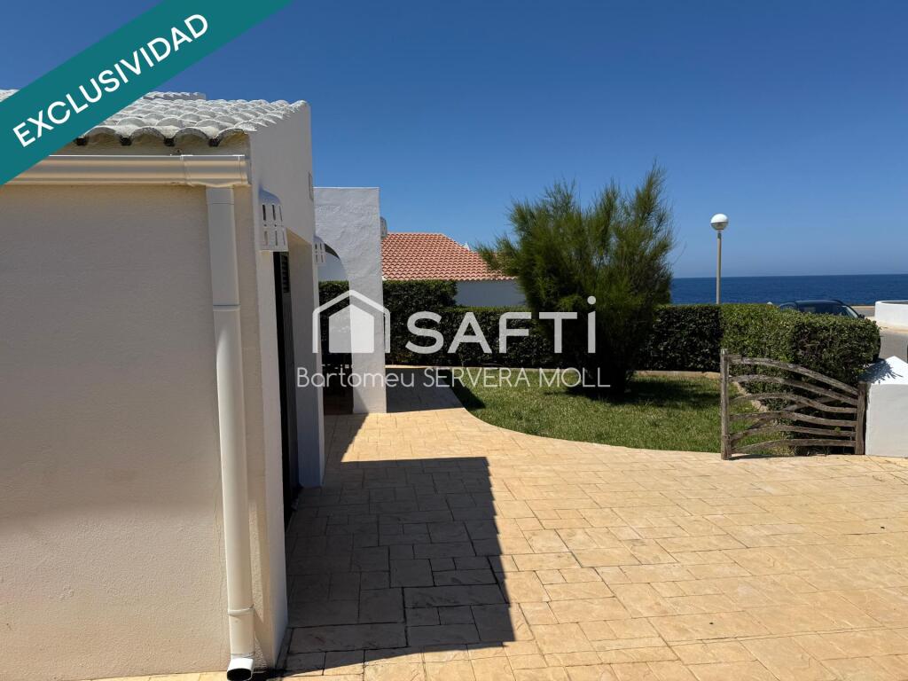 PISCINA COMUNITARIA Y VISTAS AL MAR. EXCELENTE COMUNICACIÓN.