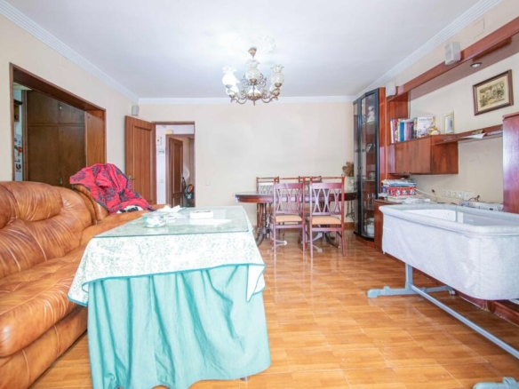 Imagen 3 de Gran casa con muchas posibilidades en Avda. de Montes Sierra!!!