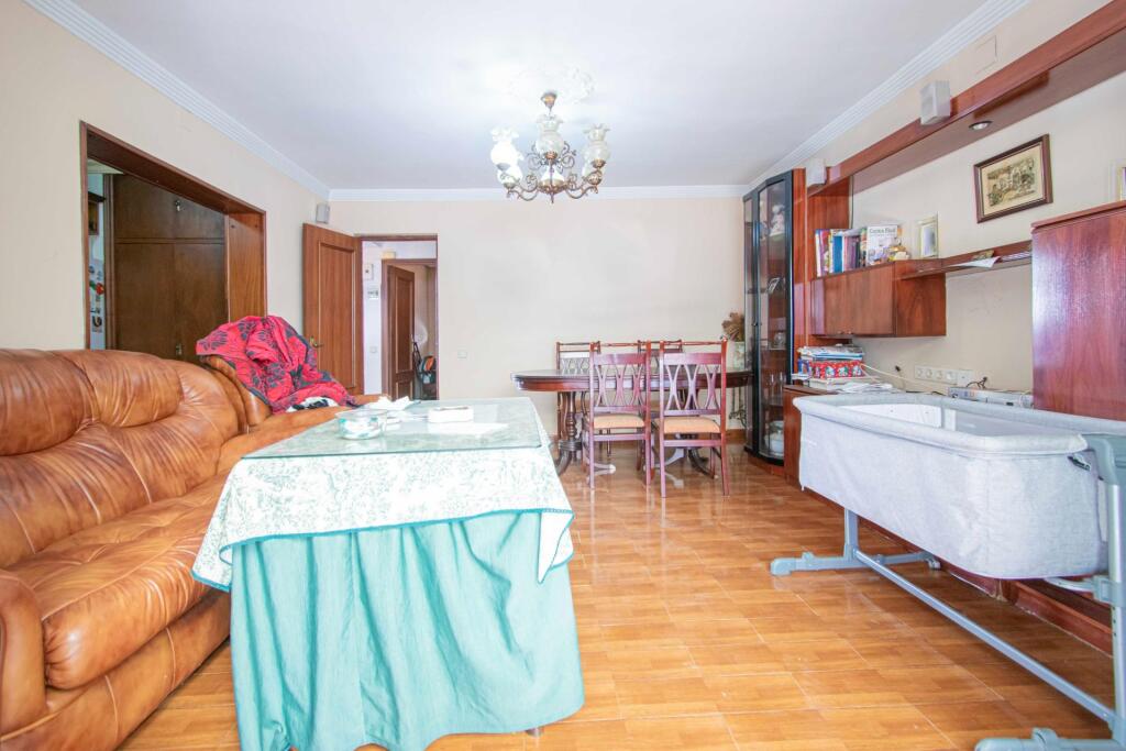 Imagen 3 de Gran casa con muchas posibilidades en Avda. de Montes Sierra!!! Imagen 3 de Gran casa con muchas posibilidades en Avda. de Montes Sierra!!!