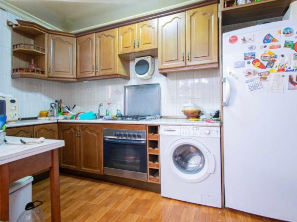 Imagen 4 de Gran casa con muchas posibilidades en Avda. de Montes Sierra!!!